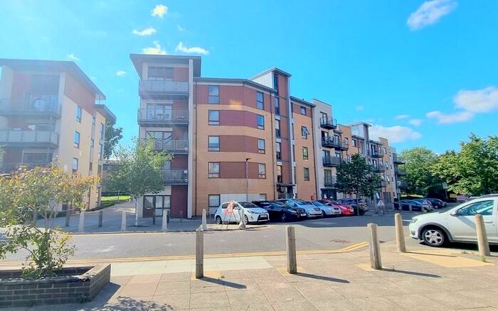 1 Bedroom Flat To Rent In Finlay Court, Commonwealth Drive, Crawley, West Sussex., RH10