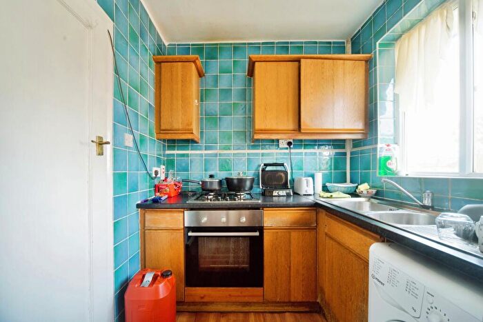 2 Bedroom Flat For Sale In Clarence Road, Wood Green, London, N22