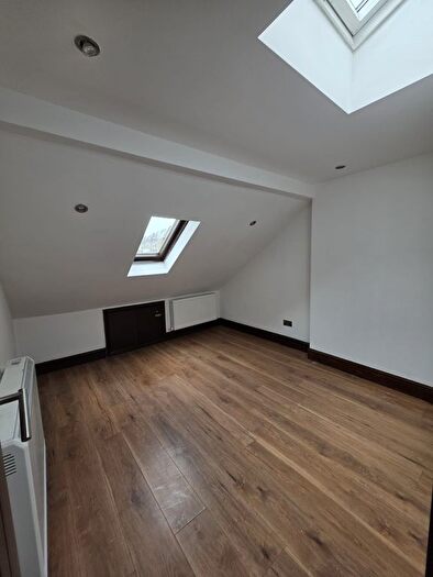 2 Bedroom Flat To Rent In Beecholme Avenue, Mitcham, CR4