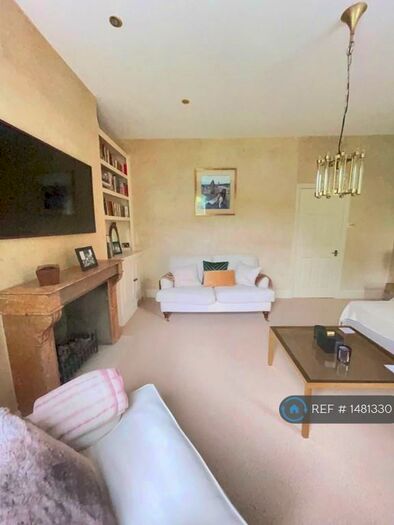 3 Bedroom Flat To Rent In Tetcott Road, London, SW10