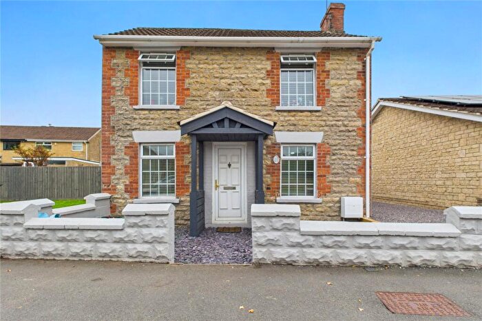 2 Bedroom Detached House For Sale In Blunsdon Road, Haydon Wick, Wiltshire, SN25