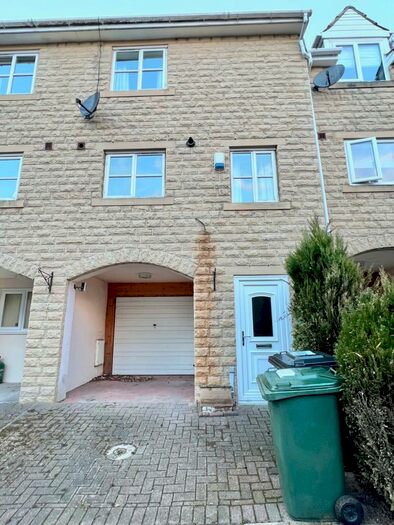 2 Bedroom Property To Rent In Baildon Wood Court, Baildon, BD17