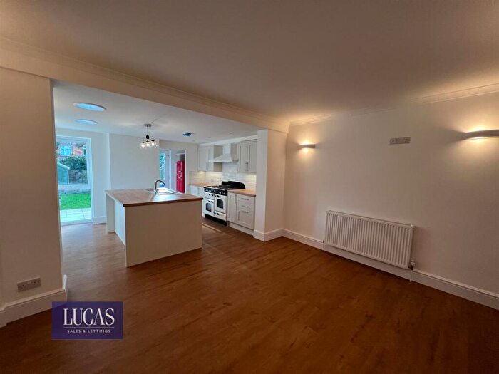 3 Bedroom Semi Detached House To Rent In Neale Avenue, Kettering, Northants, NN16