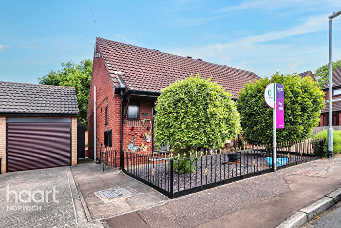 2 Bedroom Chalet For Sale In Wenman Court, Norwich, NR5