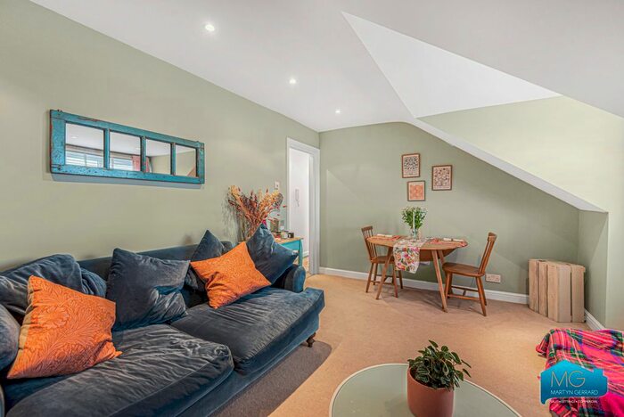 2 Bedroom Flat To Rent In Christchurch Road, Crouch End, London, N8