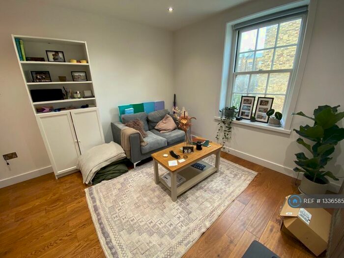 1 Bedroom Flat To Rent In Amwell Street, London, EC1R