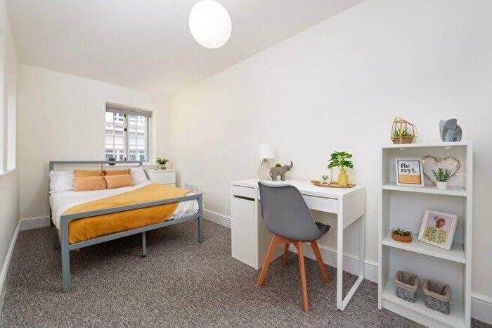 6 Bedroom Flat To Rent In Trippet Lane, S1