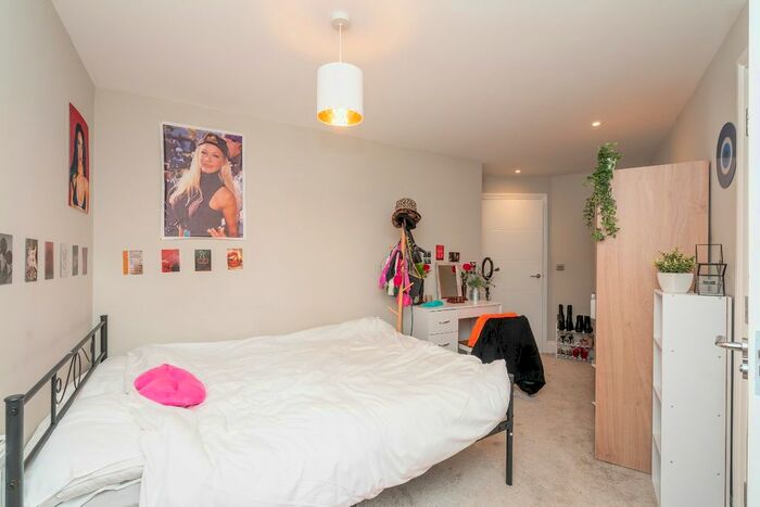 2 Bedroom Flat For Sale In Chalk Hill, Watford, Hertfordshire, WD19