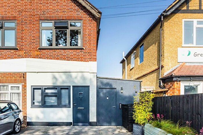 Studio To Rent In Priory Road, Hampton, TW12