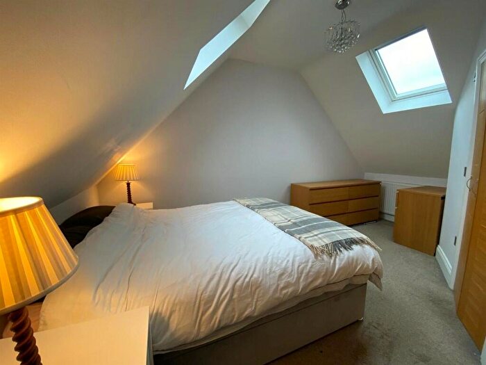 2 Bedroom Flat To Rent In Brighton Road, Banstead, Surrey, SM7