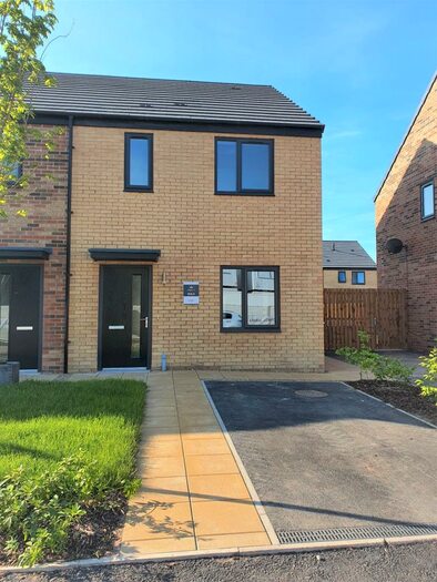 2 Bedroom Semi-Detached House To Rent In Blackberry Road, Doncaster, DN4