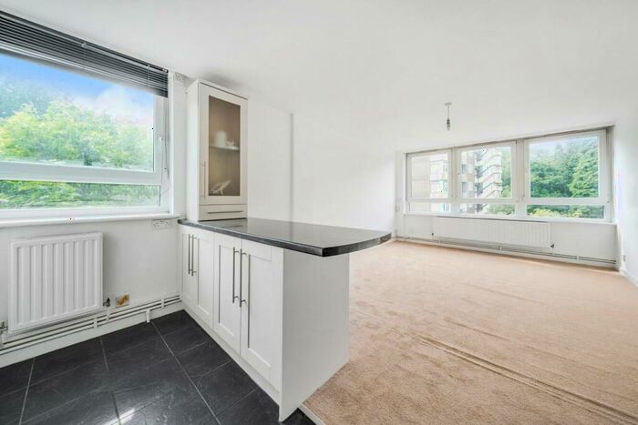 2 Bedroom Flat For Sale In College Road, Crystal Palace, SE19