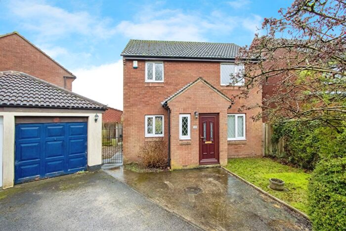 3 Bedroom Detached House For Sale In Penlands Walk, Leeds, LS15