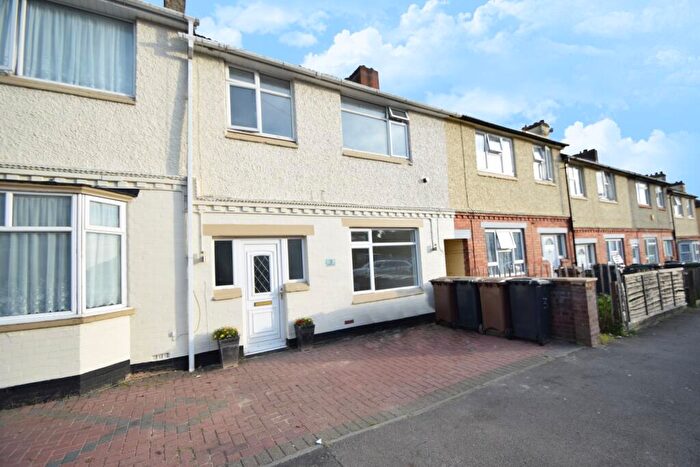 3 Bedroom Terraced House For Sale In Whitecroft Road, Luton, LU2
