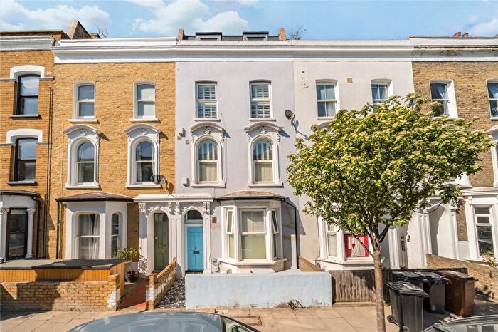 3 Bedroom Flat For Sale In Dunlace Road, London, E5