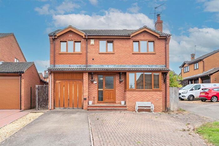 4 Bedroom Detached House For Sale In Cedar Close, Desborough, Kettering, NN14