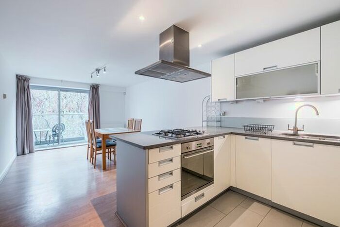 3 Bedroom Flat To Rent In Wenlock Road, London, N1