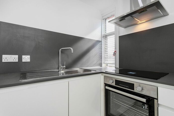 1 Bedroom Flat To Rent In Upton Road, Watford, WD18