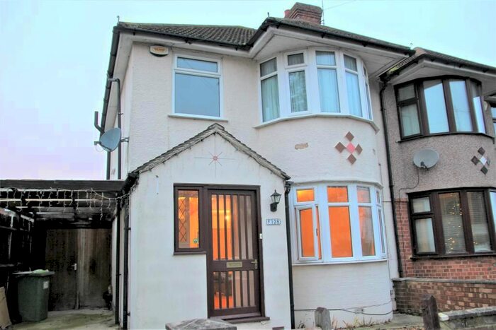 3 Bedroom Semi-Detached House To Rent In Sevenoaks Way, St Paul's Cray, Orpington, Kent, BR5