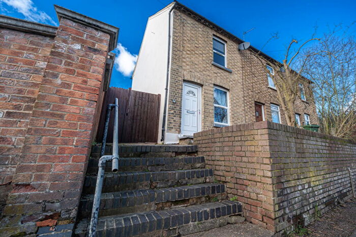 2 Bedroom End Of Terrace House For Sale In Newton Road, Bletchley, Milton Keynes, MK3