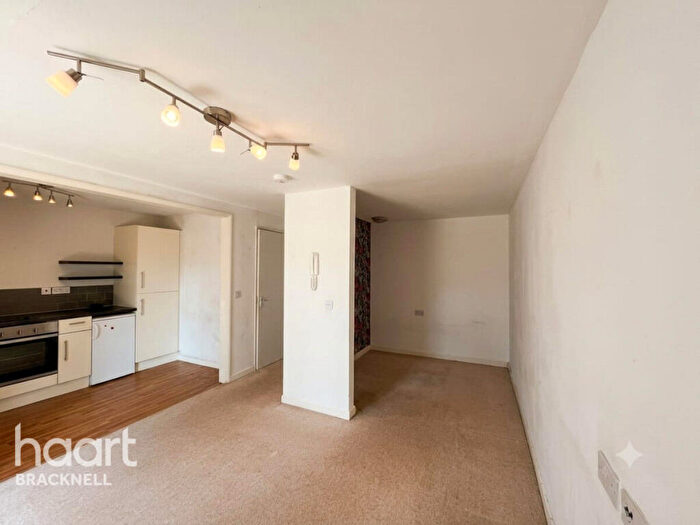 1 Bedroom Apartment To Rent In Great Hollands Square, Bracknell, RG12