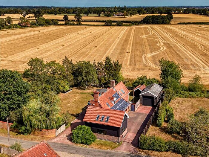 5 Bedroom Detached House For Sale In Sexton Road, Hedenham, Bungay, Norfolk, NR35