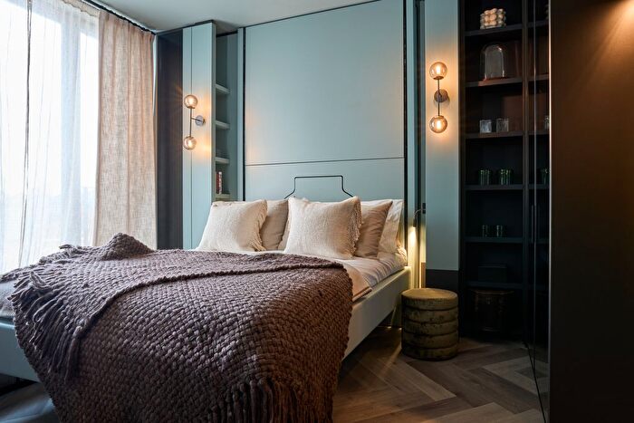 Studio To Rent In Haydon Way, London, SW11