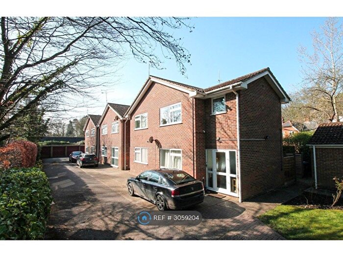 2 Bedroom Flat To Rent In Old Cove Road, Fleet, GU51