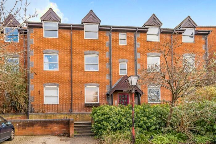 1 Bedroom Apartment To Rent In Lynden Mews, Dale Road, Reading, RG2