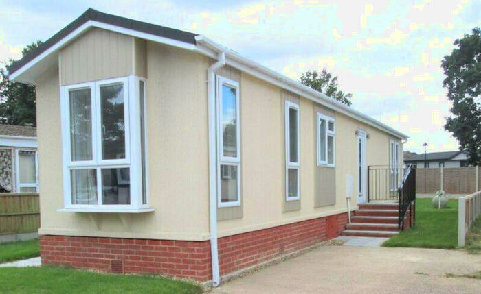 2 Bedroom Park Home For Sale In Hockley, Essex, SS5