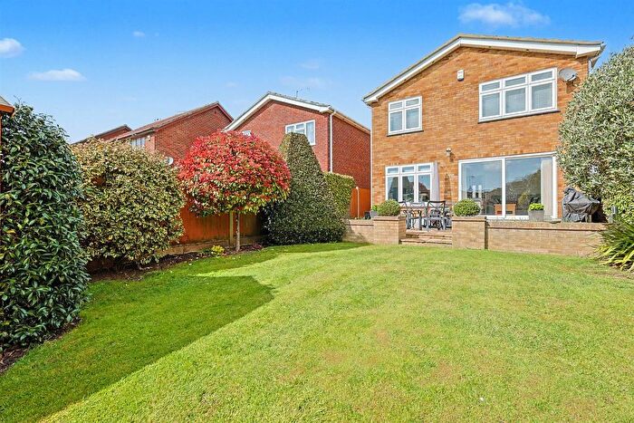 3 Bedroom Detached House For Sale In Orchard Avenue, Hockley, SS5