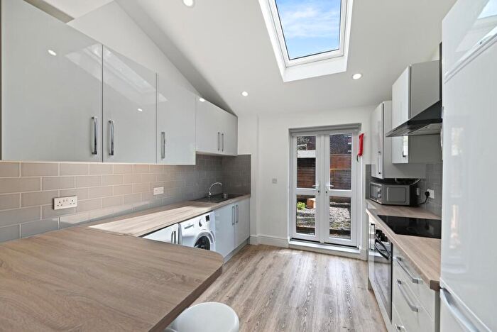 6 Bedroom House To Rent In Khartoum Road, Sheffield, S11