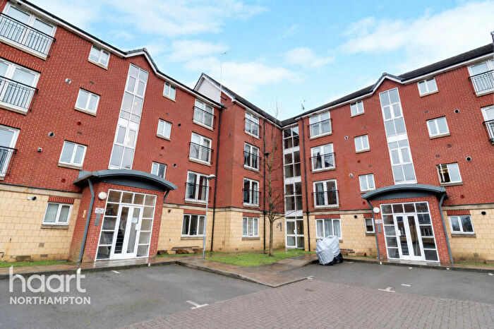 2 Bedroom Flat For Sale In Balfour Close, Northampton, NN2