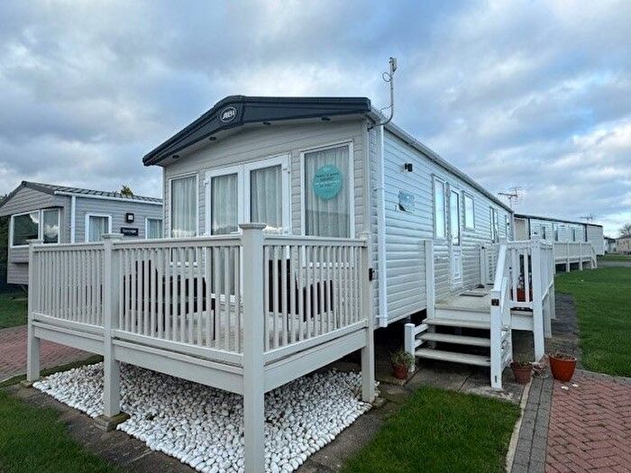 3 Bedroom Park Home For Sale In North Sea Lane, Cleethorpes, DN36