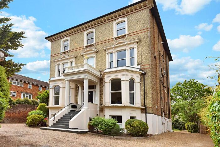 2 Bedroom Flat For Sale In Avenue Elmers, Surbiton, KT6