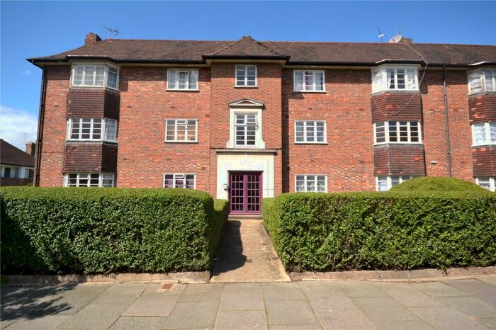 2 Bedroom Apartment To Rent In Ossulton Way, London, N2