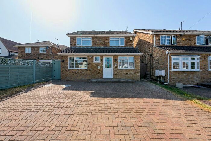 4 Bedroom Property To Rent In Coldharbour Lane, Bushey, WD23