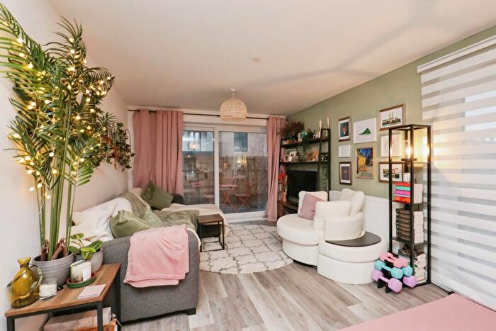2 Bedroom Flat For Sale In Geoffrey Watling Way, Norwich, NR1