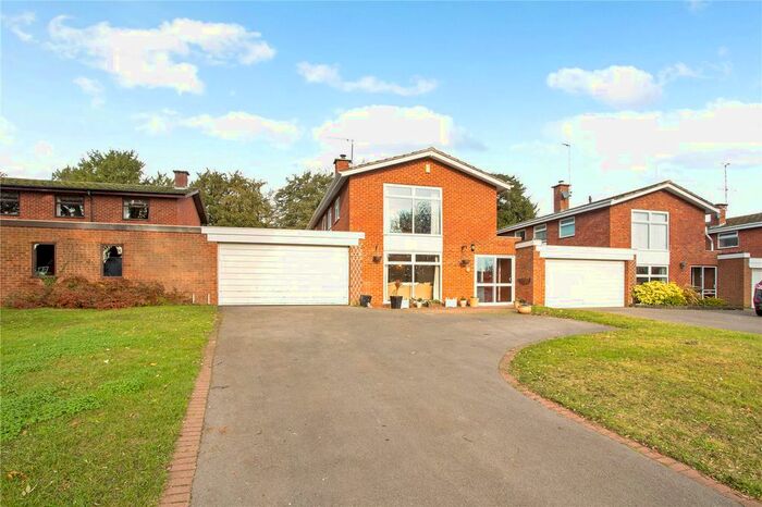 4 Bedroom Link Detached House For Sale In Old Rectory Green, Fladbury, Pershore, Worcestershire, WR10