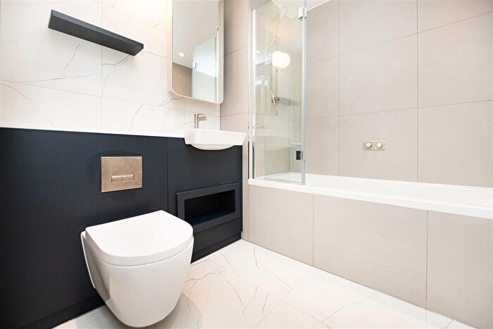 1 Bedroom Flat To Rent In Eden Place, Canning Town, London, E16