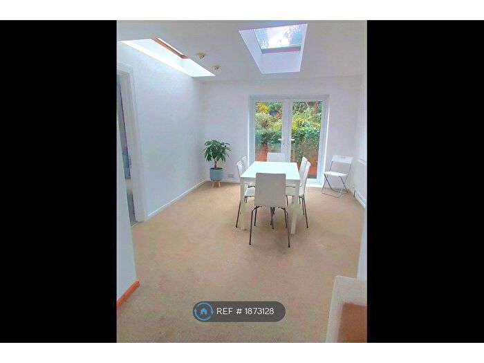 6 Bedroom Semi-Detached House To Rent In Somers Close, Stanmore, SO22