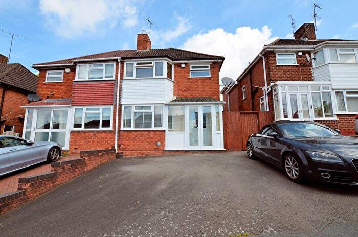 3 Bedroom Semi-Detached House To Rent In Castle Road West, Oldbury, B68