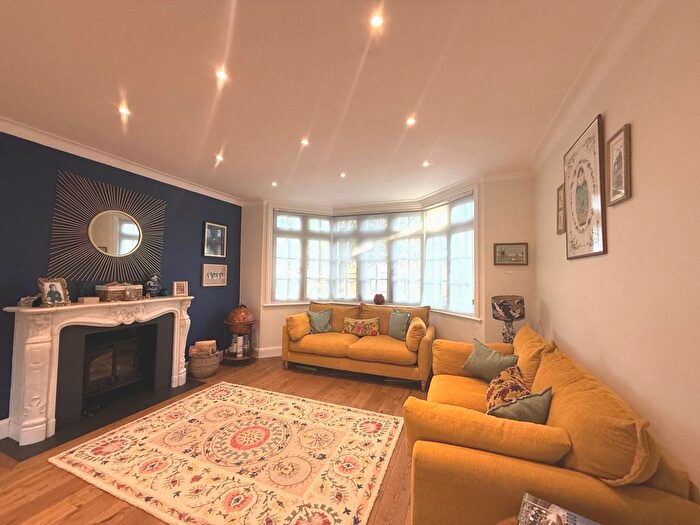 4 Bedroom Detached House To Rent In Deacons Hill Road, Elstree, WD6