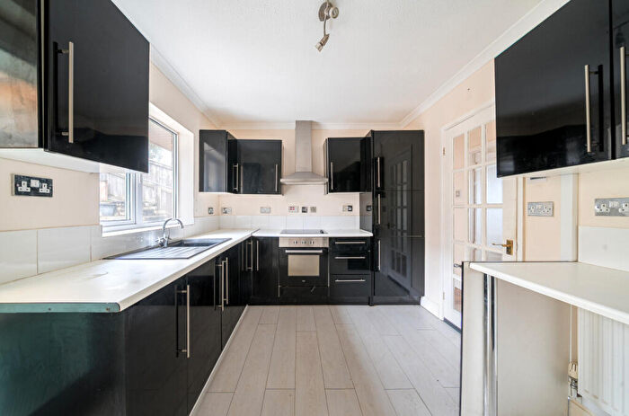 2 Bedroom Bungalow For Sale In Lime Tree Mead, Tiverton, Devon, EX16