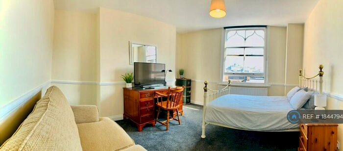 3 Bedroom Flat To Rent In Digby Chambers, Bournemouth, BH1