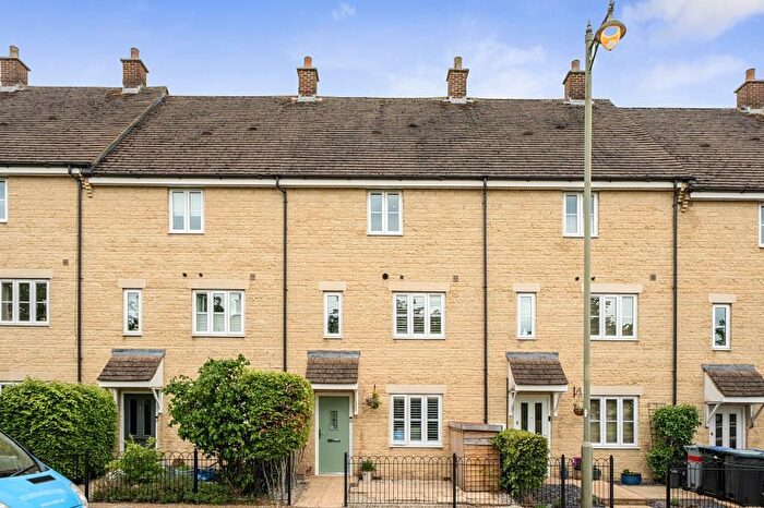 3 Bedroom Town House For Sale In Shilton Park, Carterton, Oxfordshire, OX18