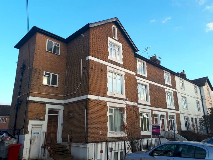 Flat To Rent In Hencroft Street South, Slough, SL1