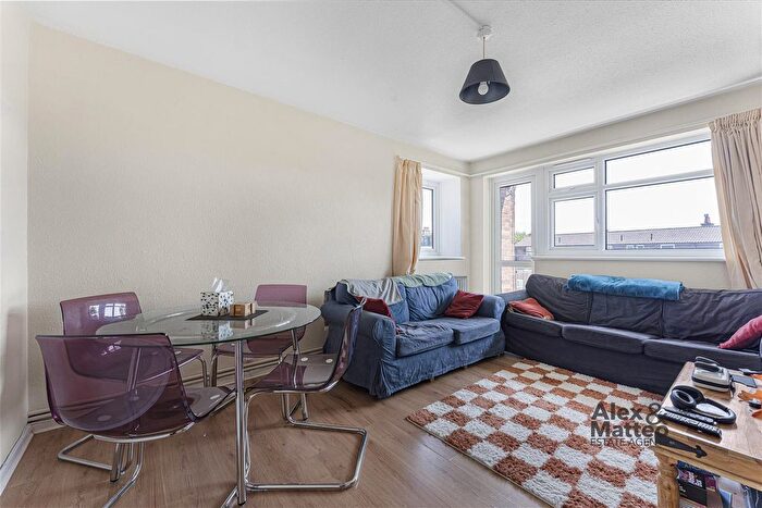 3 Bedroom Flat To Rent In Offham House, Beckway Street, SE17