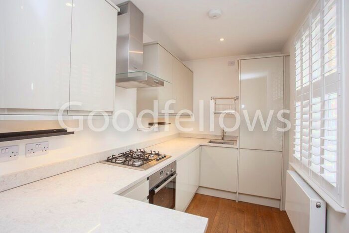 2 Bedroom Flat To Rent In Worple Road, Raynes Park, SW20