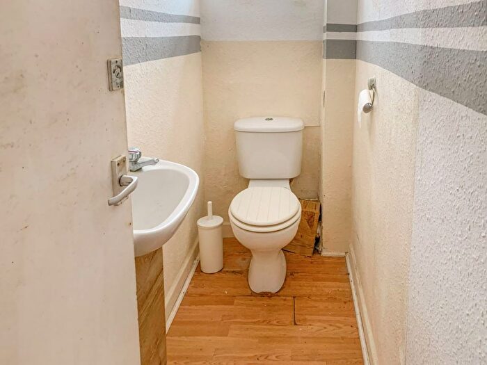 6 Bedroom End Of Terrace House For Sale In High Street, Chard, Somerset, TA20